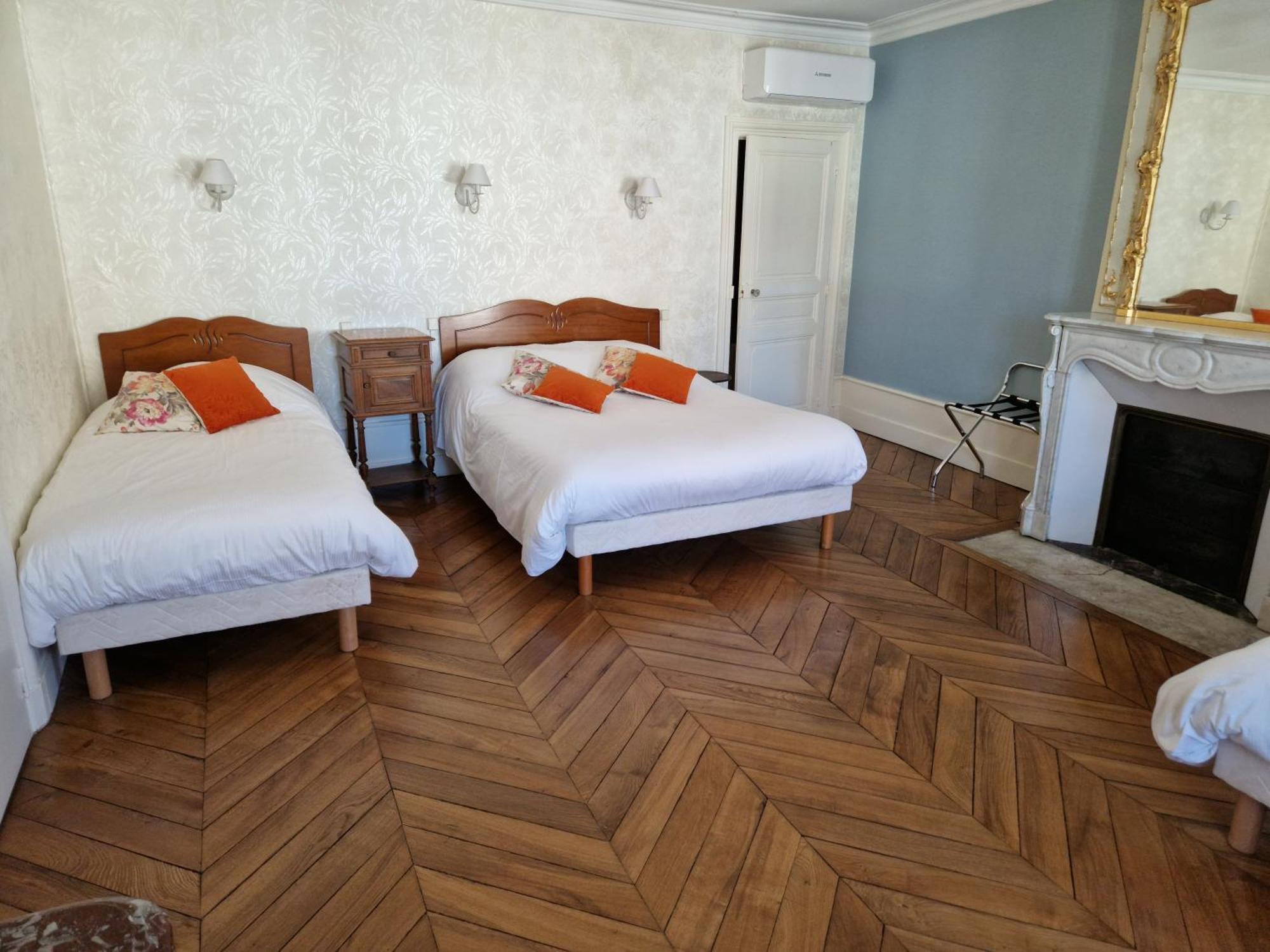 Hotel De La Ferte شاني المظهر الخارجي الصورة