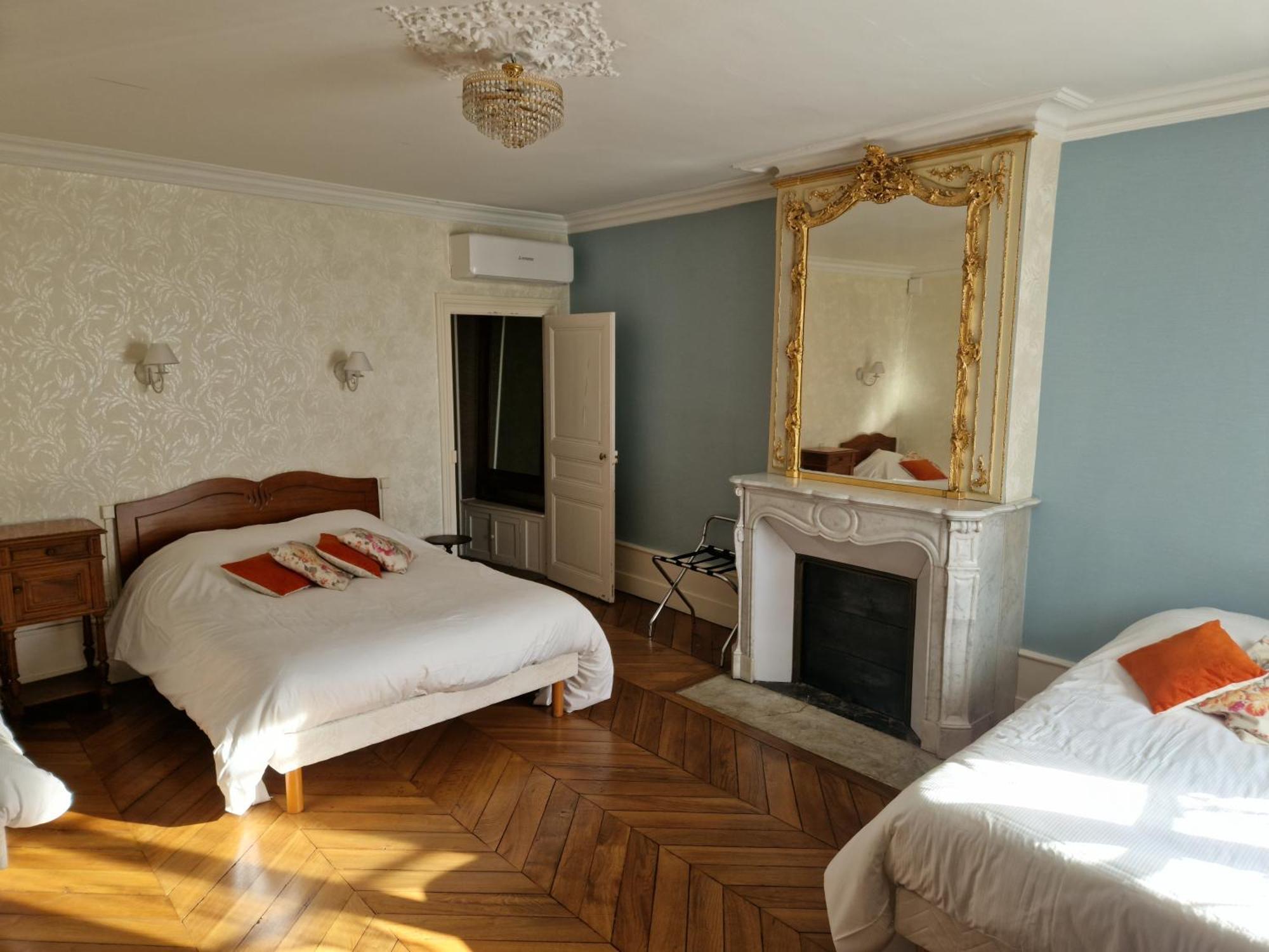 Hotel De La Ferte شاني المظهر الخارجي الصورة